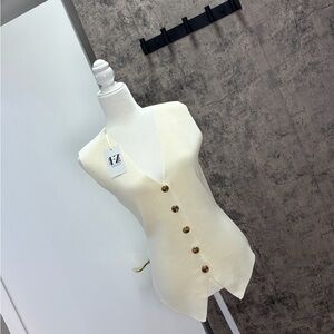 Chic Cream Button-Down Sleeveless Blouse